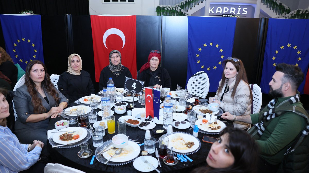 abbmkayseri's tweet photo. Kayseri Ticaret Odası AB Bilgi Merkezi olarak, kadınlar günü ve Uluslararası Kadın Çiftçiler Yılı kapsamında düzenlediğimiz “Kadın Çiftçiler Gelecek İçin Buluşuyor” programı ve iftarında; kadın çiftçilerimiz ve kooperatiflerimiz birarayaya geldi
@EUDelegationTur @ABBilgiMerkezi https://t.co/bfXkUG7mZx