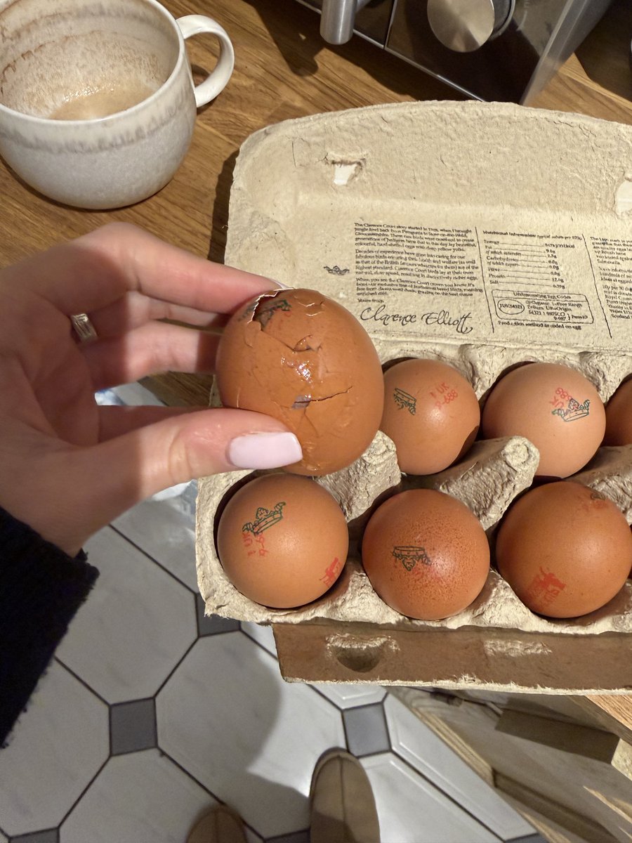 oliwiakt_'s tweet photo. @waitrose hi, I had two cracked eggs in my online shop, delivered this morning. Could I please get a refund? https://t.co/yjZGMFMCNN