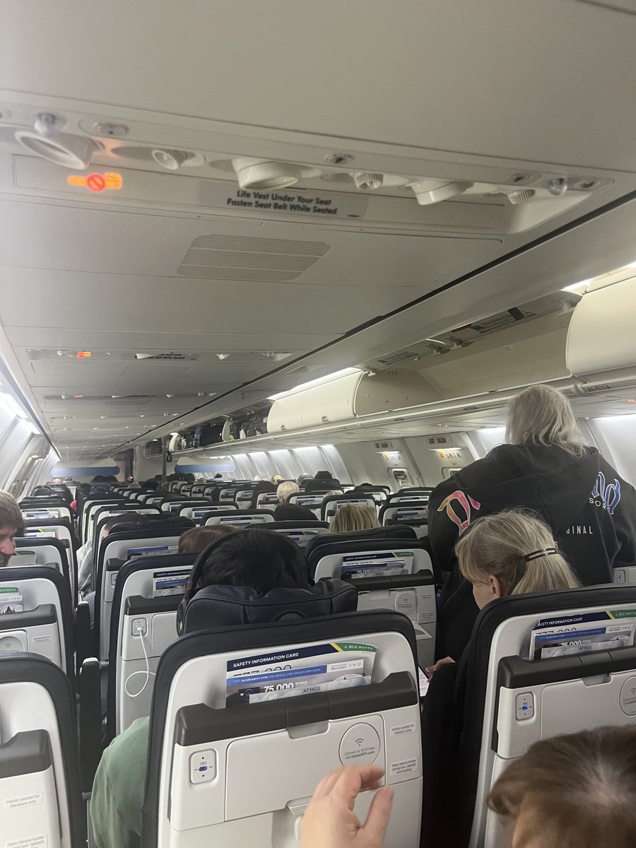 dannylugnut's tweet photo. Hey Alaska air- we are stranded on flight #1387 at a cargo hold in SeaTac. 3 hours sitting. Help @AlaskaAir https://t.co/7RvjqnrG9X