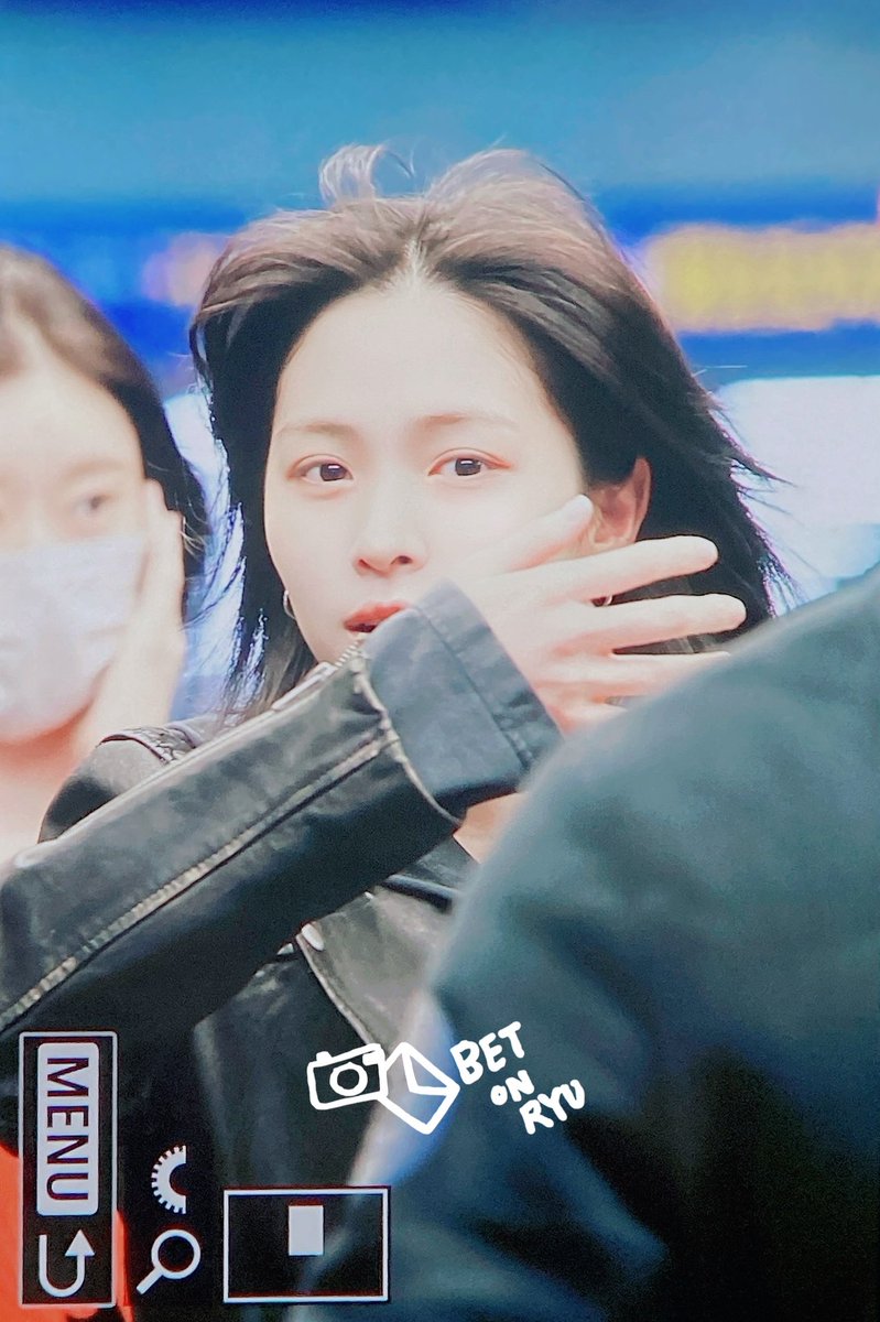 betonryu_srj's tweet photo. 260314 ICN 단발류 이즈 백 ㅜㅜ

#ITZY #있지 #RYUJIN #류진
@ITZYofficial https://t.co/uXj5ryLm5N