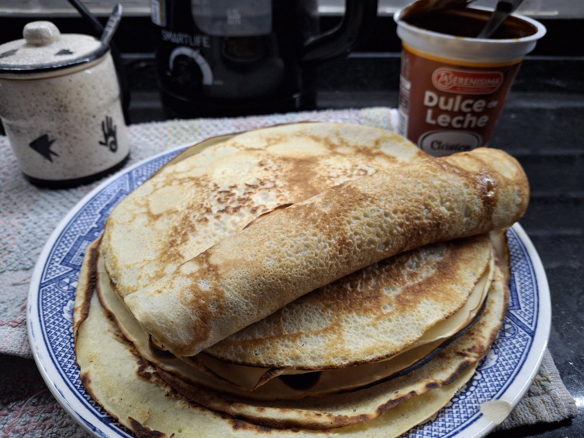 luche_70's tweet image. #Viernes13 🙌
Panqueques con dulce de leche.....
Re vaaaa !!! Para cortar la racha!Decia mi abuela!👍😋
Esto 🧉 y lista la tarde!!!👌