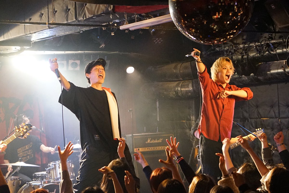 ike1984official's tweet photo. わが地元の後輩キョーガ

俺の半分だ

俺が生きてきた道を観てきた子

俺のいけなかったその先をこいつなら。

そんな気持ちに俺をさせたこの野郎はすごい。熱がある。

忘れてたもん、持ってんだよなw

キミガネ、お互いがバンドで出来るように仕上げるね🎤

俺のバージョン

キョーガのバージョンがうまれる

俺は432でやる

ドーパーズは440でやるかな☆

音源は2人の声とバンドで仕上げる

お楽しみに