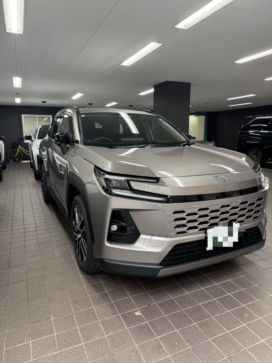 ryohorie3's tweet photo. RAV4納車！
アバンギャルドブロンズメタリック
実物見ずにKINTOでポチって、同じ色の他車種見て失敗したかなー、、、と不安だったけど、RAV4にこの色はめちゃくちゃよかった！
これから検討する方の参考になれば。 https://t.co/ijs6jblkOE