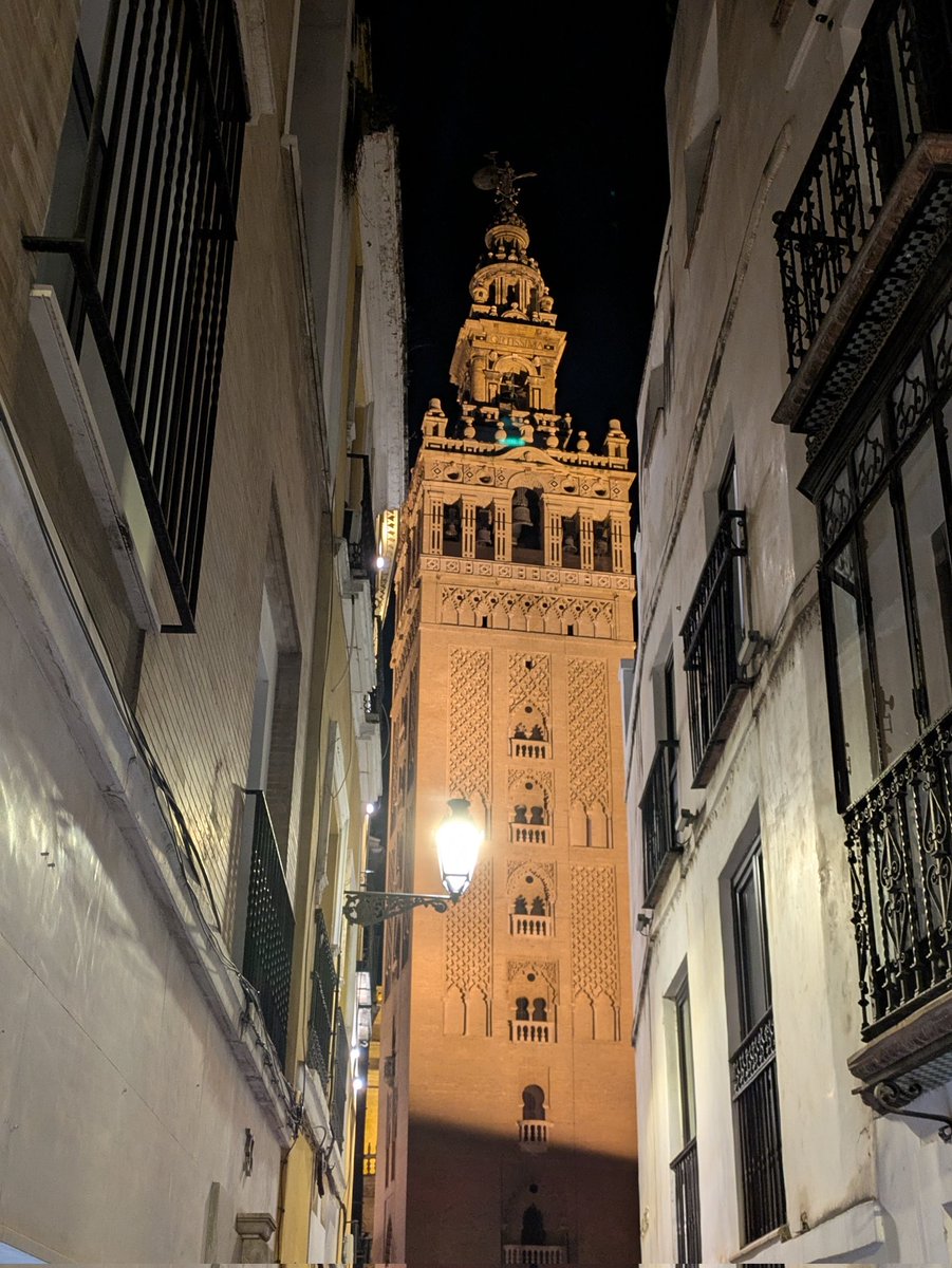 gongoraa's tweet photo. Seguro que esta calle la hicieron a medida. https://t.co/CAKVQnBxVV