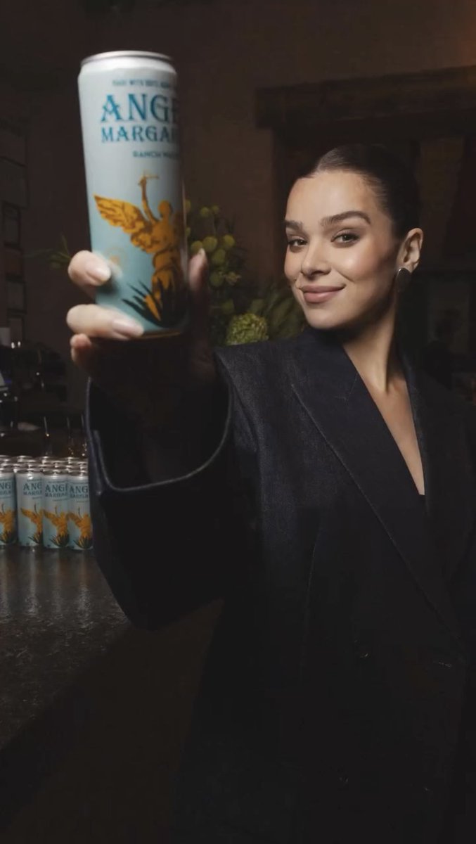 Hailee Steinfeld Daily tweet media