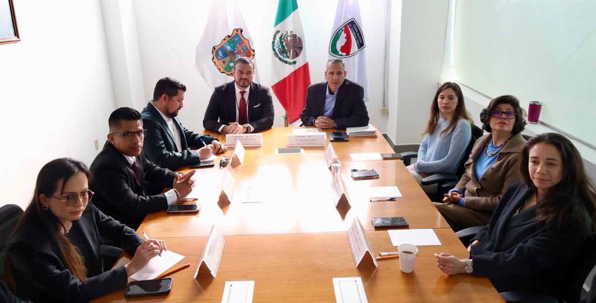 SESNSP's tweet photo. El día de hoy como parte del cierre de las concertaciones y con el compromiso de fortalecer las instituciones de seguridad públicas locales, el #SESNSP realizó la entrega formal de los convenios de fondos federales en materia de seguridad #FASP y #FOFISP a los estados de @GobEdoSLP y @gobtam para el ejercicio fiscal 2026. 
#Seguridad #ConstruyendoLaPaz