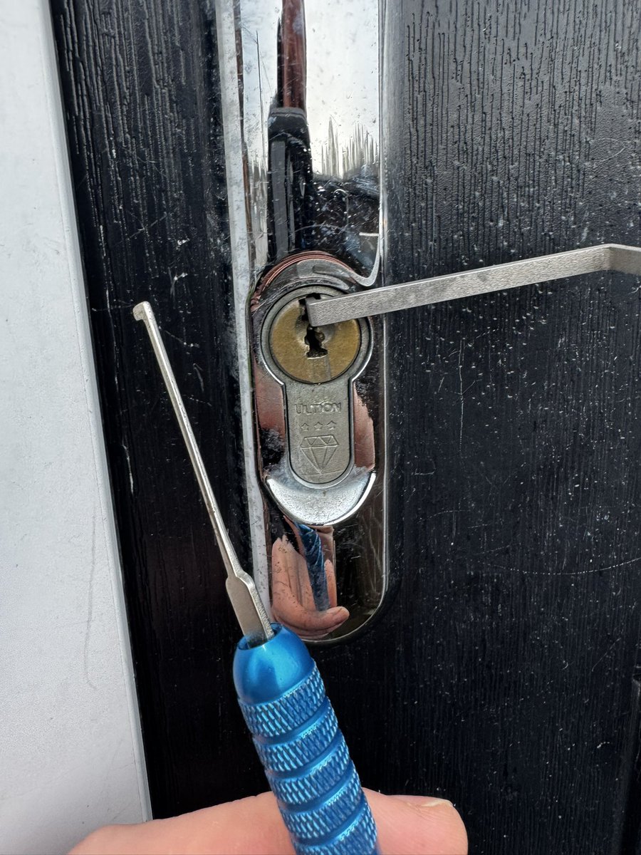 keyserveuk's tweet photo. Customer: “It’s a high security lock, you won’t get into that…”

Me: gets the picks out 😏

A few minutes later…

🔓 Ultion 3⭐ British Standard opened by hand

No drill.
No damage.

Sometimes it’s not about the lock… it’s about who’s holding the picks 🔑

#Locksmith #Ultion https://t.co/piHdOK34Ql