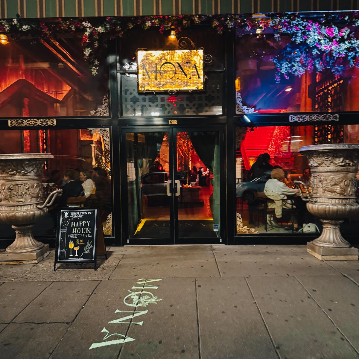 HGHayman's tweet image. Made a rule. No going out on school nights.

Tuesday had other plans.

Mona is one of the coolest rooms in Philadelphia right now... artists, night people, good energy. This city still has it.

Worth every Wednesday consequence.

#PhillyNightlife #VisitPhilly