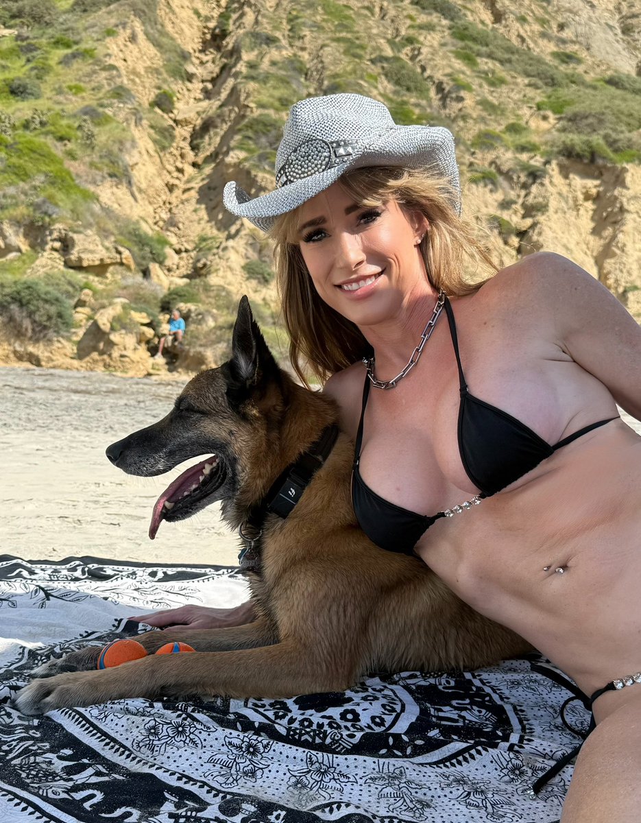 Sofie Marie 👙 tweet media