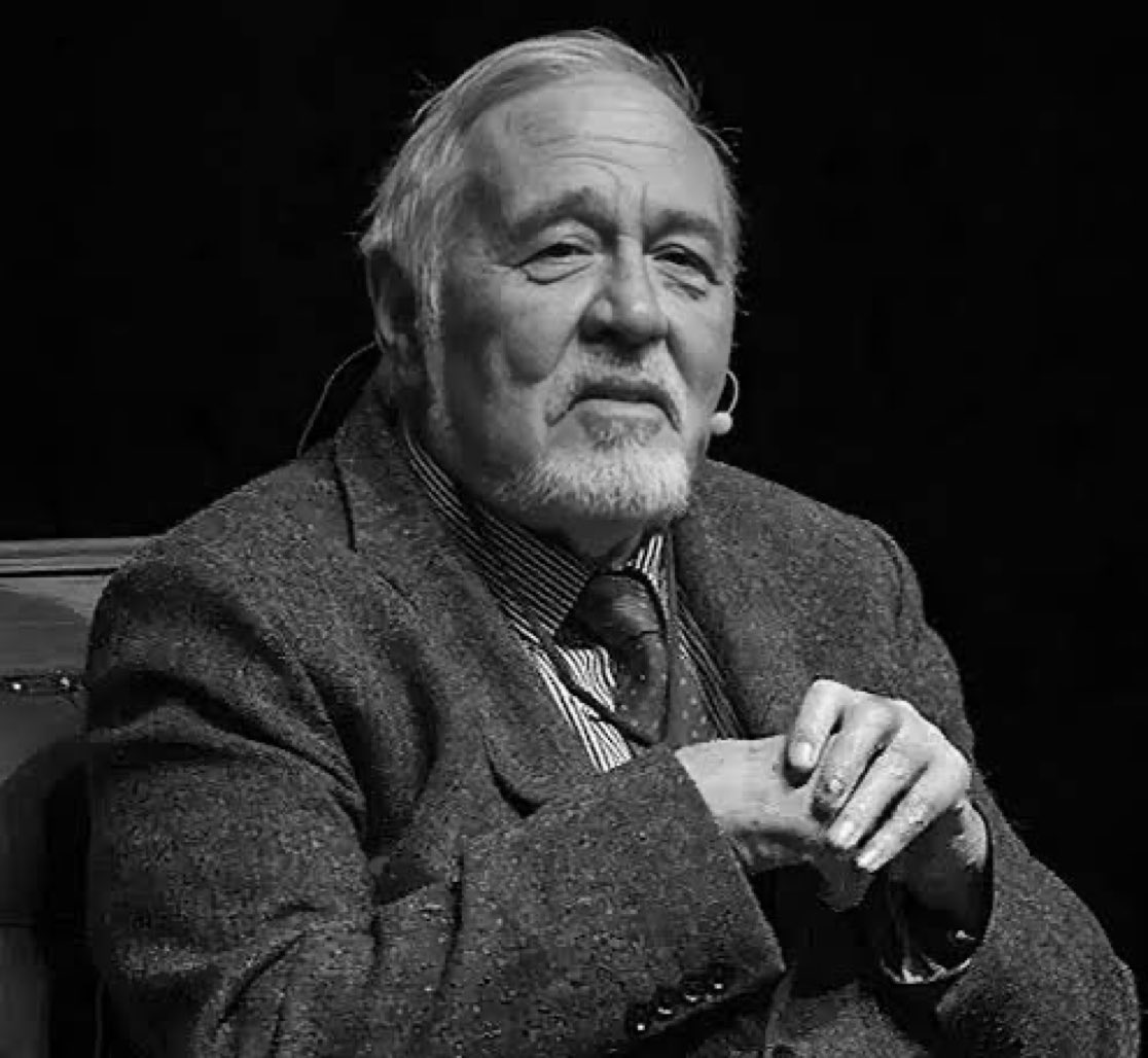 Prof. Dr. İlber Ortaylı'nın tavsiye ettiği 25 kitap:

- Osmanlı İmparatorluğu - Halil İnalcık

- Doğu-Batı Divanı - Goethe

- Hafız Divanı - Hafız-ı Şirazi

- İnce Memed I-IV - Yaşar Kemal

- Fuzuli Divanı - Fuzuli

- Timurlenk - Beatrice Forbes Manz

- İslam Uygarlıkları Tarihi