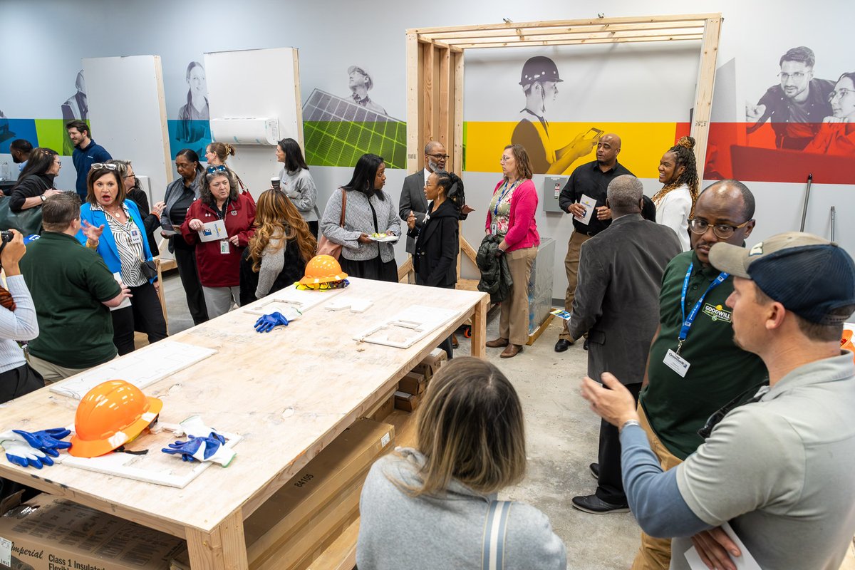 RichlandSC's tweet image. On Friday, @sc_goodwill held a grand opening for its new Midlands Clean Tech Accelerator Lab in Columbia. County Council Vice Chair Derrek Pugh, SC Attorney General Alan Wilson + Goodwill representatives were on hand for the event.

#CleanEnergy #GoodwillSC #RichlandCountySC