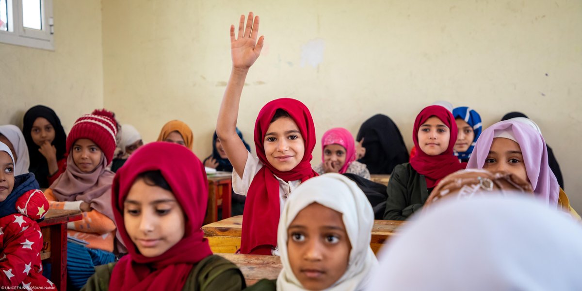 UNICEF_Yemen's tweet image. In partnership with #UNICEF &amp;amp; funded by @WorldBankMENA, the Ministry of Education in Aden launched 2-year school grants of $1,500 annually for 980+ schools to meet basic needs, retain students, and support girls’ education under #Sustaining_Education_and_Learning (#SEAL) project.