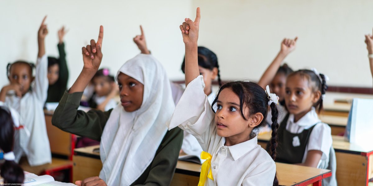 UNICEF_Yemen's tweet image. In partnership with #UNICEF &amp;amp; funded by @WorldBankMENA, the Ministry of Education in Aden launched 2-year school grants of $1,500 annually for 980+ schools to meet basic needs, retain students, and support girls’ education under #Sustaining_Education_and_Learning (#SEAL) project.