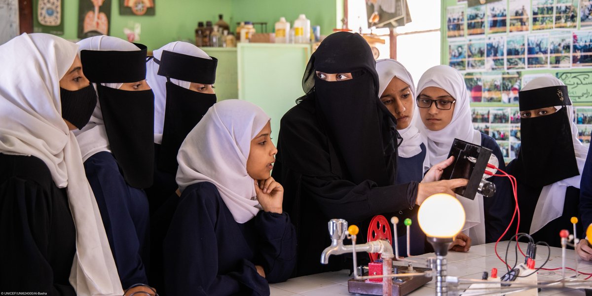 UNICEF_Yemen's tweet image. In partnership with #UNICEF &amp;amp; funded by @WorldBankMENA, the Ministry of Education in Aden launched 2-year school grants of $1,500 annually for 980+ schools to meet basic needs, retain students, and support girls’ education under #Sustaining_Education_and_Learning (#SEAL) project.