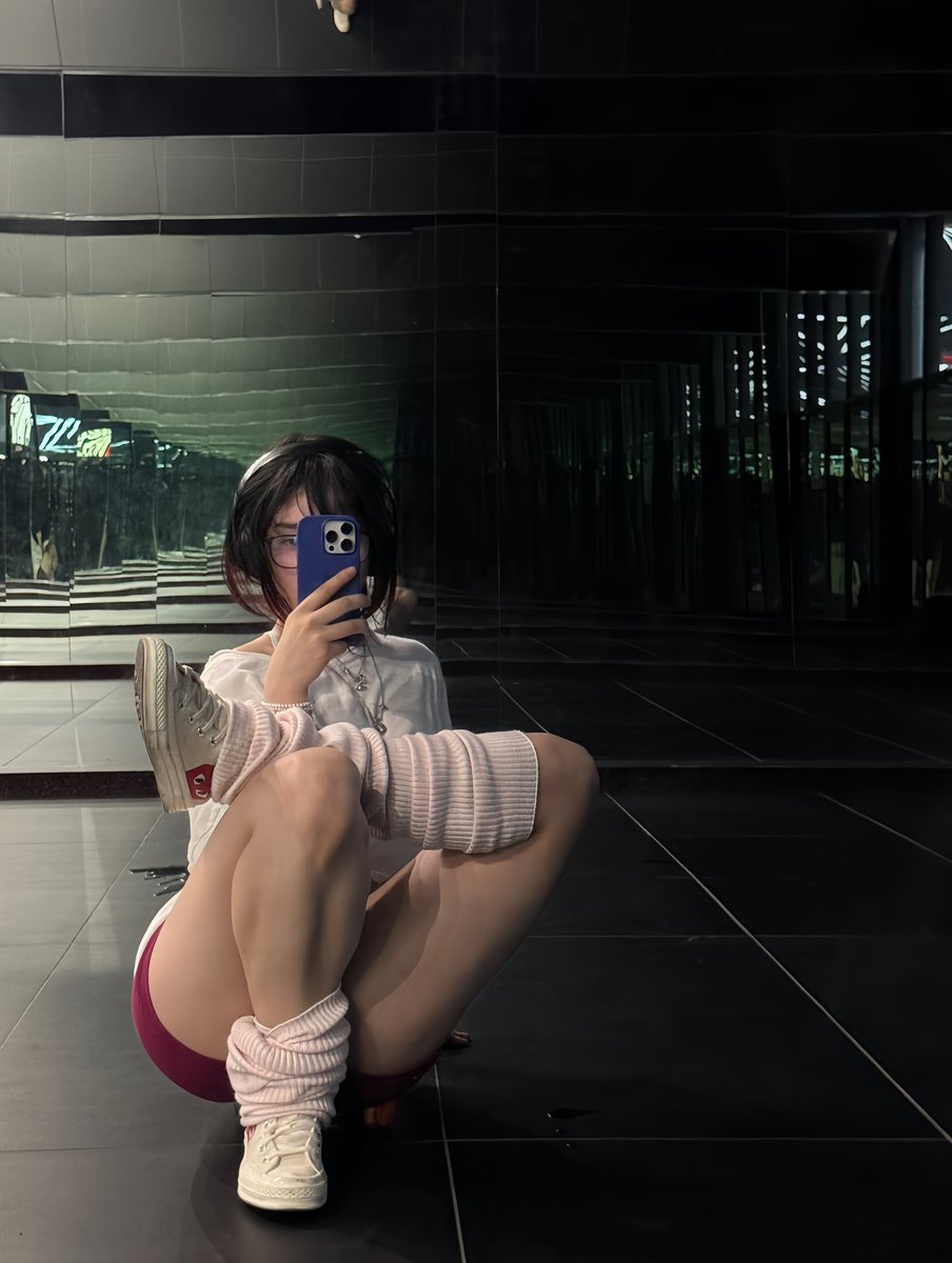 kaniiberry's tweet photo. Kanii squat https://t.co/zSFxqTtmxL