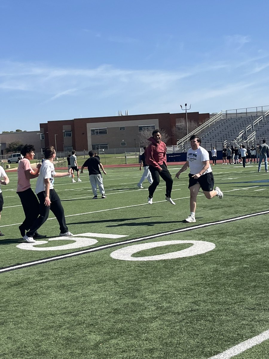 bbasil01's tweet photo. Fun day of kickball to wrap up a great week of testing heading into spring break. Work hard, play hard! https://t.co/bjxQRvp5Bu