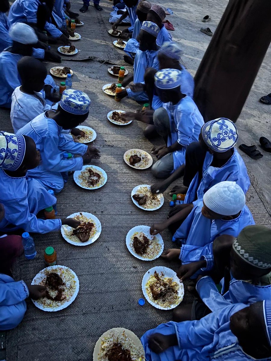 TimetohelpNL's tweet photo. 🌙Ramadan brengt ons samen in Tanzania🇹🇿Wat een bijzondere en hartverwarmende iftar met de weeskinderen.

Voor veel van deze kinderen is een warme &amp;voedzame maaltijd niet vanzelfsprekend.Juist daarom was dit moment extra bijzonder.

Samen brengen we hoop.

https://t.co/zgQTbaVcAJ https://t.co/C0eLKpazUd