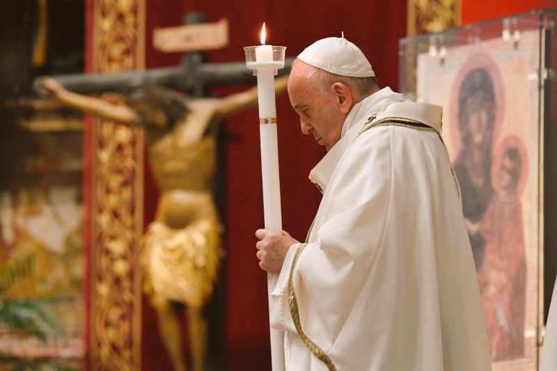 FilomenaGallo55's tweet image. La preghiera non è un rinchiudersi
con il Signore per truccarsi l’anima:
no, questo non è preghiera..

È un confronto con Dio e
un lasciarsi inviare a servire
i fratelli. Il banco di prova
della preghiera è l’amore
concreto per il prossimo.

#PapaFrancesco