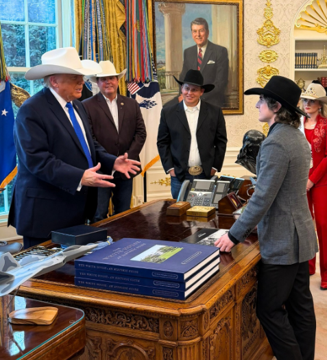 <a href="/WhiteHouse/">The White House</a> Picture of the year lol