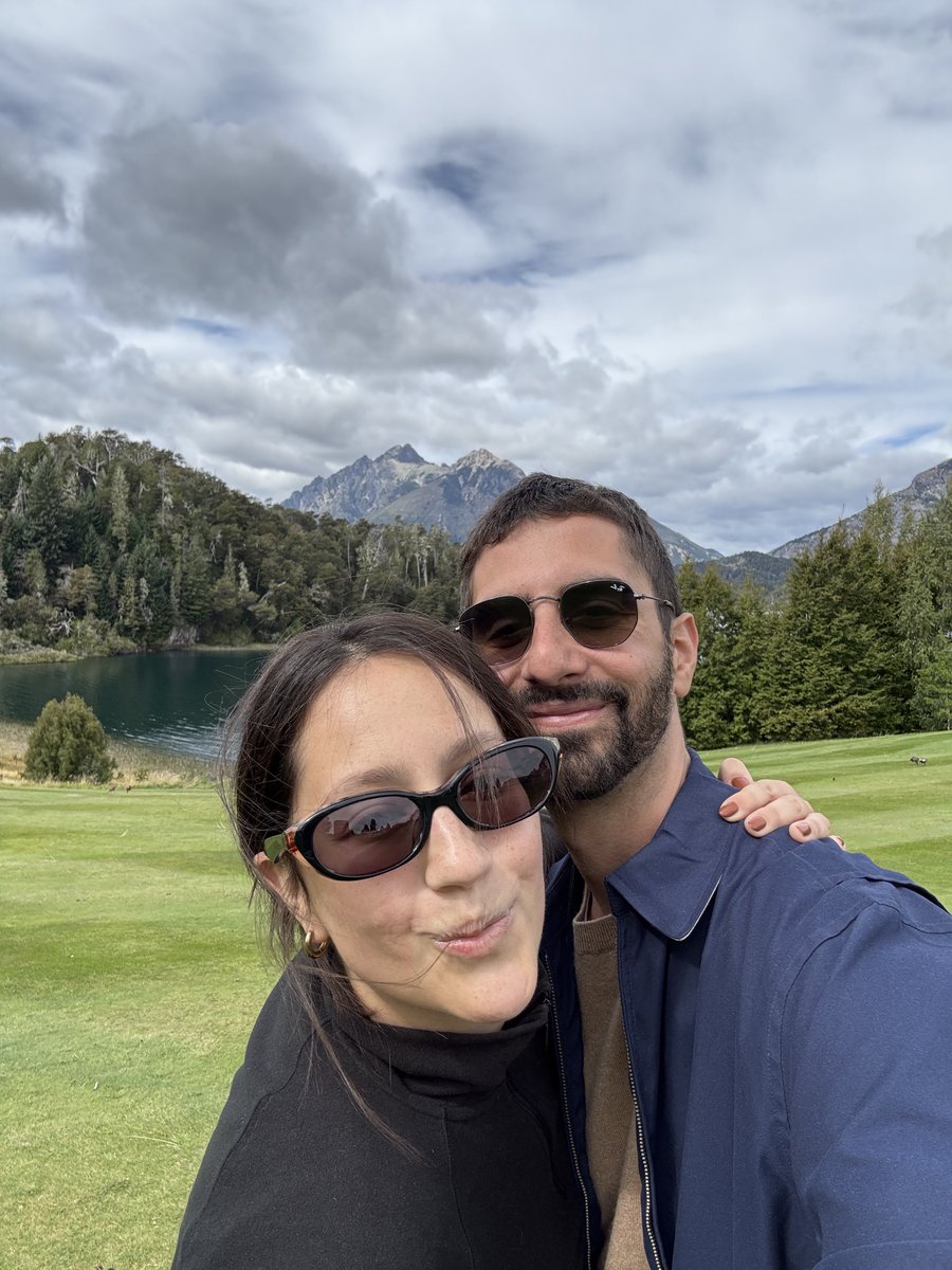 Me reta si subo una foto, si no la subo, si la presumo, si no la presumo, si la despierto, si no la despierto, me retará incluso por este posteo, pero ayer cumplimos cuatro años y aspiro a seguir siendo retado.