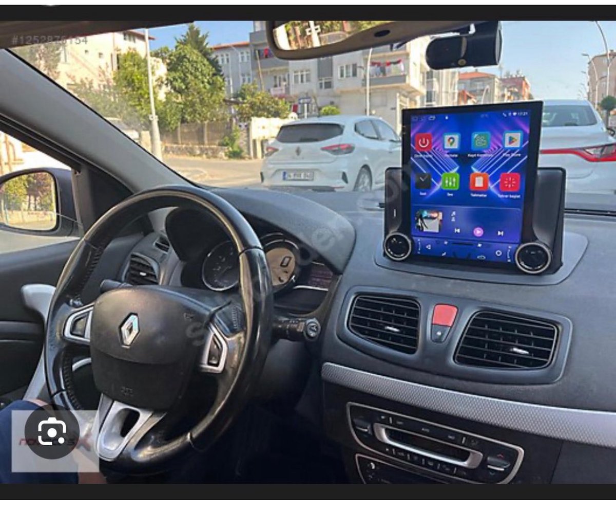 📌Sonradan takılan tüm ekranlar yasaklanıyor şeklinde yanlış bilgi yayılıyor. 

📌Doğrusu
Sonradan takılanların hepsi değil yalnızca görüşü engelleyecek şekilde göğsün üst tarafına takılanlar yasaklanacak.

📌Görüşü tehlikeye atan 
bu tip multimedya ekranların sökülmesi