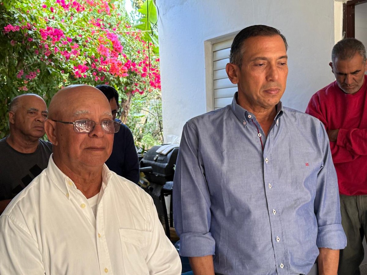 Ahora, el Pte. Provincial Enrique Ramírez de la <a href="/FPcomunica/">@Fuerza del Pueblo (FP)</a> juramenta a importantes dirigentes del PRM en la comunidad de La Sabina del municipio de Constanza, presentes Rafa Collado presidente del la <a href="/FPcomunica/">@Fuerza del Pueblo (FP)</a> del municipio de Constanza y el compañero Jaime, Pte. La Sabina.