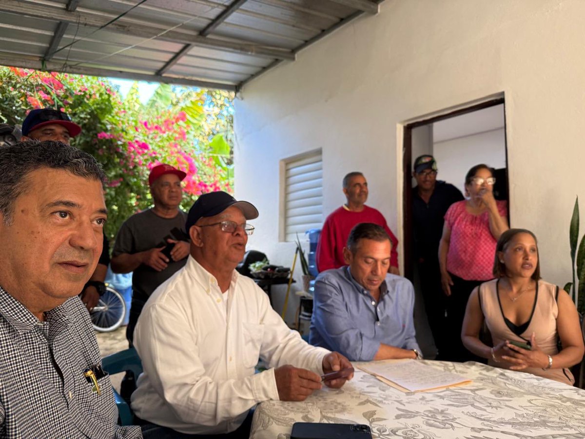 EuclidesLaVega's tweet photo. Ahora, el Pte. Provincial Enrique Ramírez de la @FPcomunica juramenta a importantes dirigentes del PRM en la comunidad de La Sabina del municipio de Constanza, presentes Rafa Collado presidente del la @FPcomunica del municipio de Constanza y el compañero Jaime, Pte. La Sabina. https://t.co/Dr5kGn7Tip
