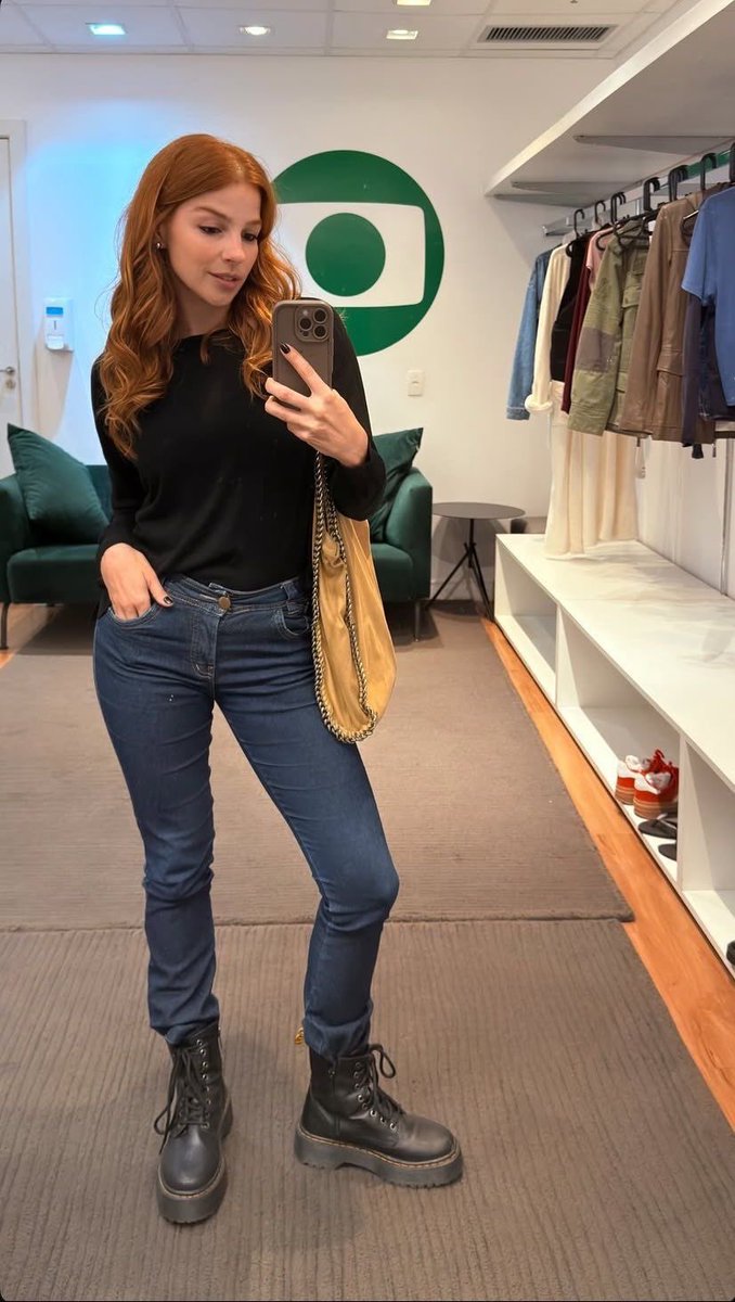 rappswft's tweet photo. atenção a pose de frente de lado tá confirmada✅ https://t.co/dLtEvgjLgh