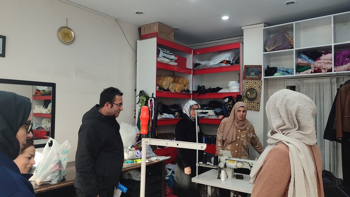 rbklndr's tweet photo. 📍Eyüpsultan

İlçemizde hanelere misafir oluyor, kıymetli hemşehrilerimizle gönül köprüleri kuruyoruz.
Samimiyetleri, muhabbetleri ve içten misafirperverlikleri için her birine teşekkür ediyorum. 🌙 https://t.co/Vjfpox7hiZ