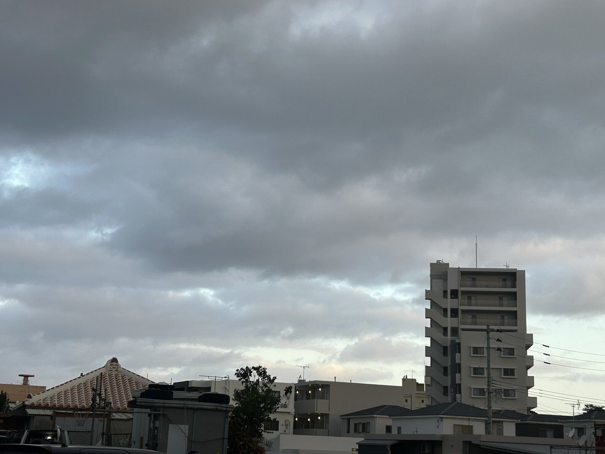 おはやうございます(・ω・)ノ
週末土曜日🌤️️
今日も元気にわいど〜(*•̀ㅂ•́)و"
#リッスン #musicshower #onej 
#FMぎのわん #FMコザ #ナハコス 
#マイオアシス #Furimoonらじお 
#ホワイトデー2026 #宜野湾市 #生存確認