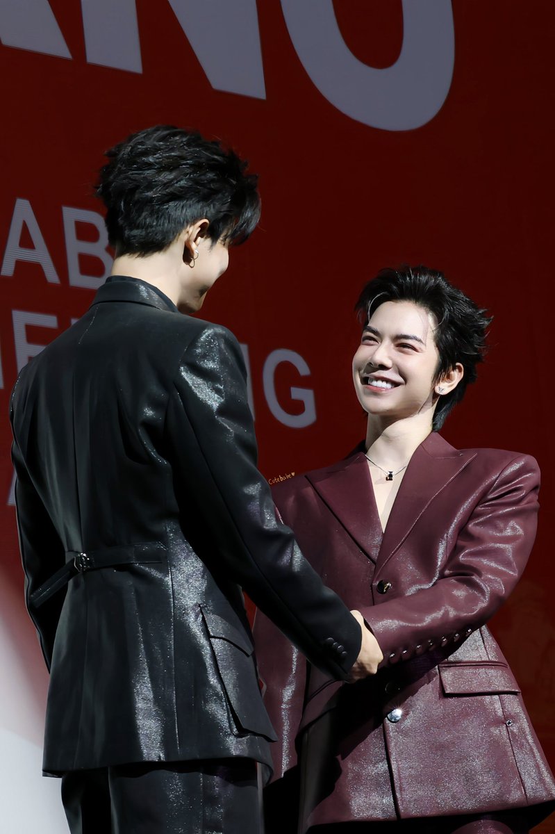 102 ✵ 🐺🐽 tweet media