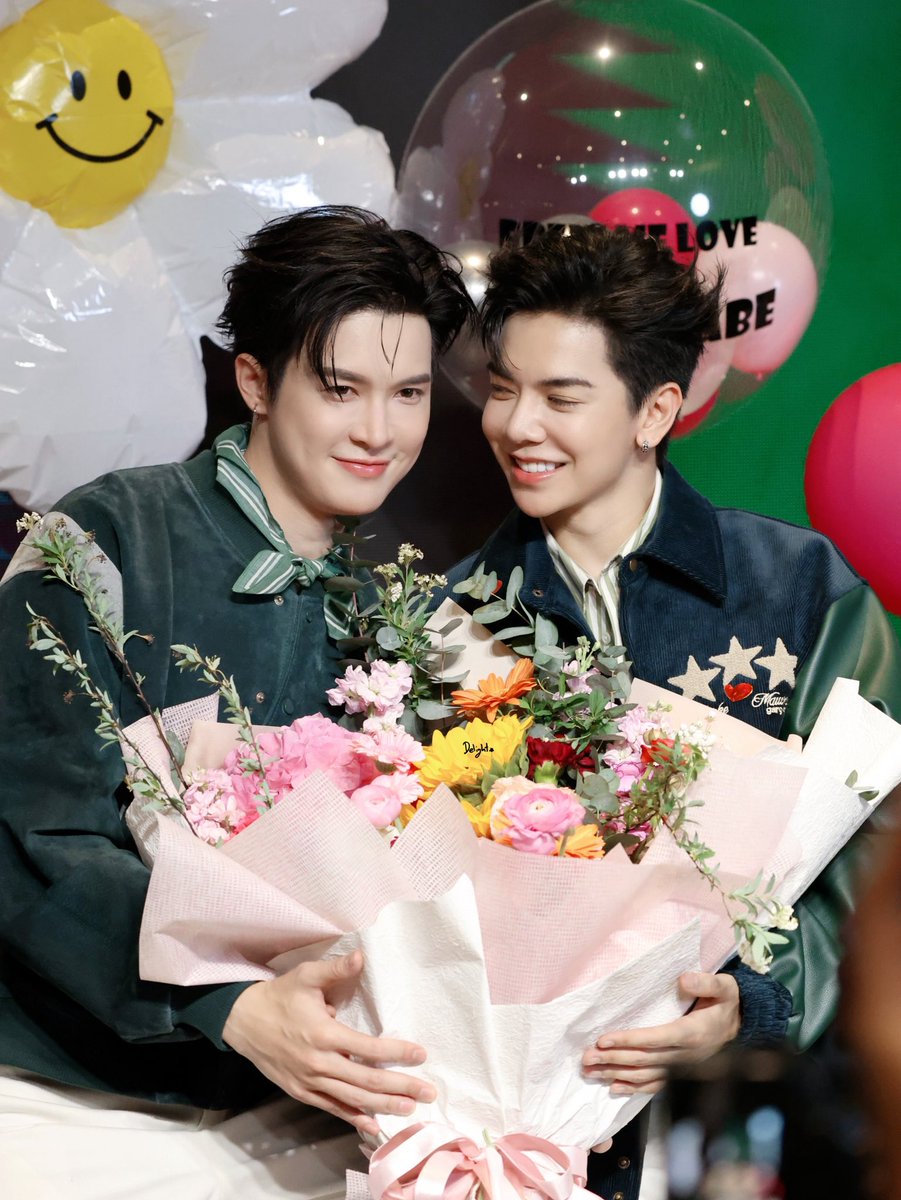 102 ✵ 🐺🐽 tweet media