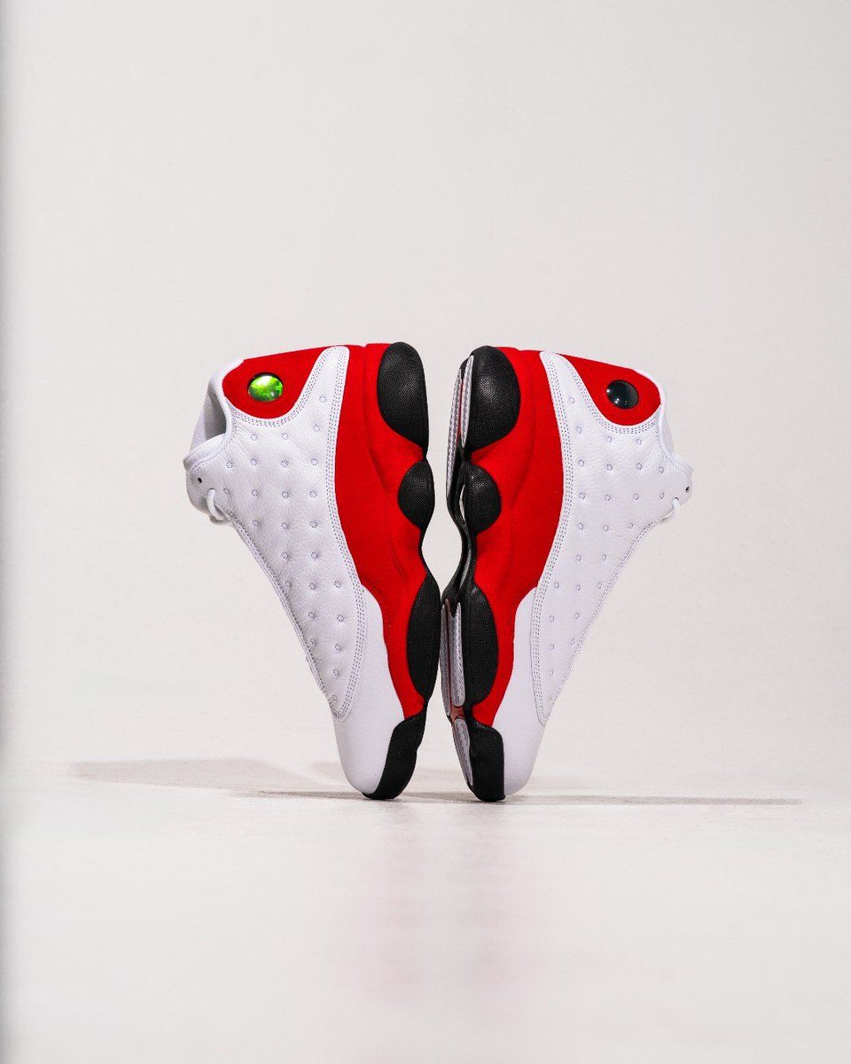JustFreshKicks tweet media