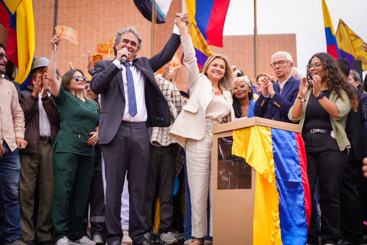 Vamos a mantener lo que se hizo bien, a cambiar lo que se hizo mal o está corrompido y vamos a hacer lo que nunca se ha hecho: una REVOLUCIÓN DE LA EDUCACIÓN.