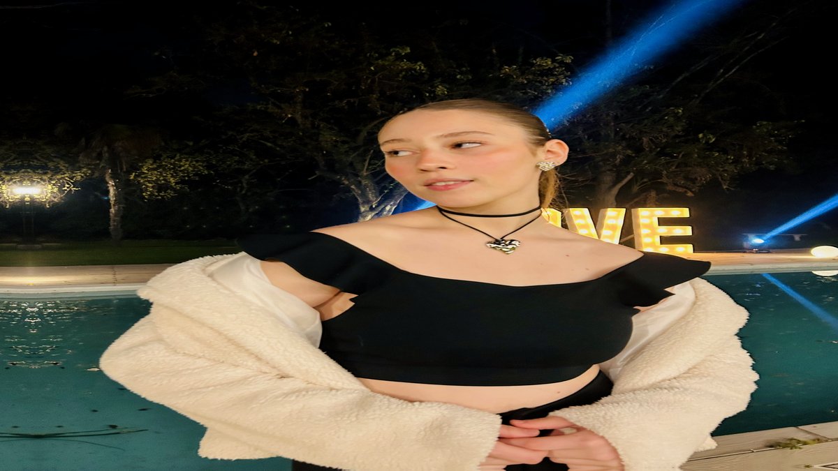 StruppToni38575's tweet image. Moonlit splash before the night out—caught myself vibin’ in pool-blue ✨💦 #NightShiftGlow #PoolsideEnergy