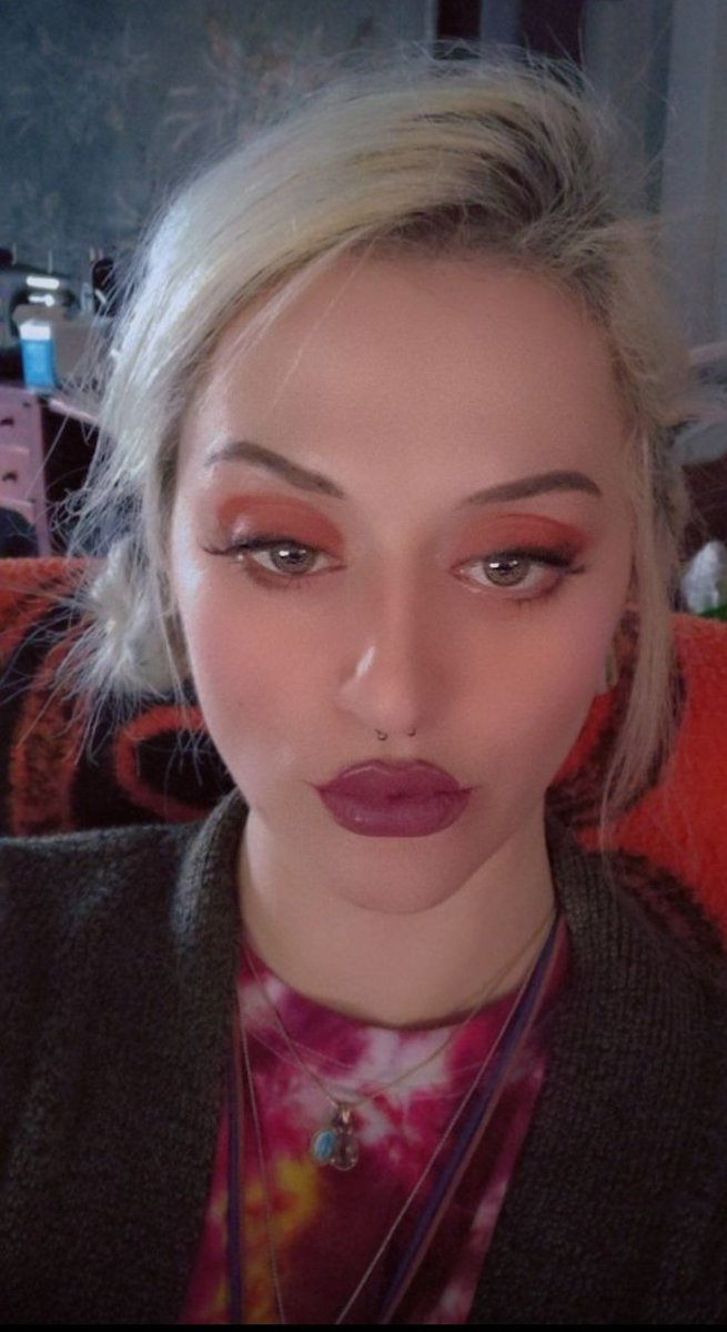 M1M1status's tweet photo. Here are random pictures of me, not like anyone cares, haha , but whatever, haha , it was one of the few times I wore makeup, haha https://t.co/Sy0kM9EIfw