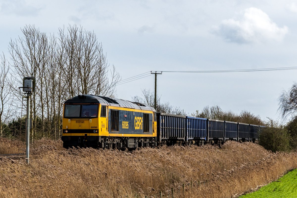 chriss_photos1's tweet image. The purpose of todays trip was to catch the hired in #Class60 before it is returned to GBRf and stored. 60095 heads 6H84 Eccles Rd to Chaddesden for DCR at Third Drove on 13th March 2026. #RailwayPhotography #UKRailways
PS. No 60 hauled Sand Train this Saturday