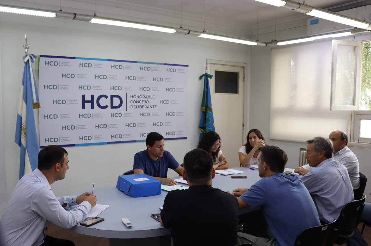 HCD_OLAVARRIA's tweet photo. Se constituyó la Comisión Especial del HCD para analizar la concesión del servicio eléctrico https://t.co/ZUwtOac1RW https://t.co/DQkds77tzT