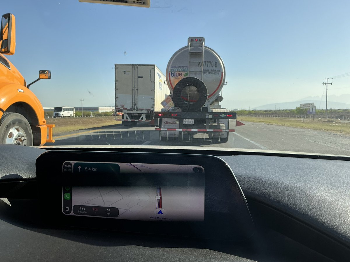 ofp03's tweet photo. 2 horas 20 minutos para llegar a destino en 37 kms. Increíble el gran problema vial que vive #Monterrey. Mucha Gloria-Colombia pero la entrada un desastre. @samuel_garcias “En Tiempo y Forma” https://t.co/53HPcPEMd0