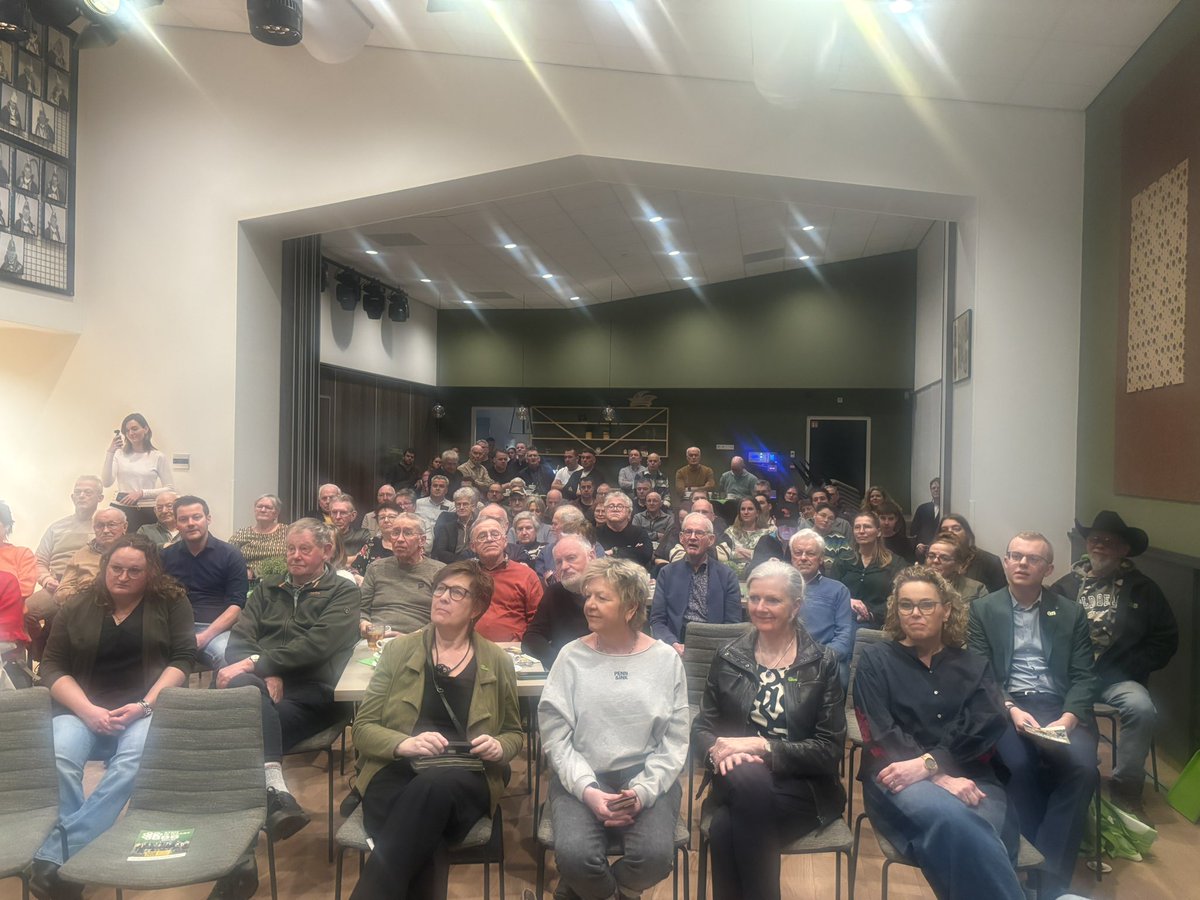 lientje1967's tweet photo. Goeie campagneavond #GR26 gehad met BBB Venray in Vredepeel. Volle zaal met burgers en boeren. Met elkaar gesproken over o.a. wonen, regeldruk en behoud voorzieningen op platteland. Morgen Brabant om onze kandidaten voor gemeenten daar te bezoeken en in gesprek te gaan met mensen https://t.co/nPpXaboH9X