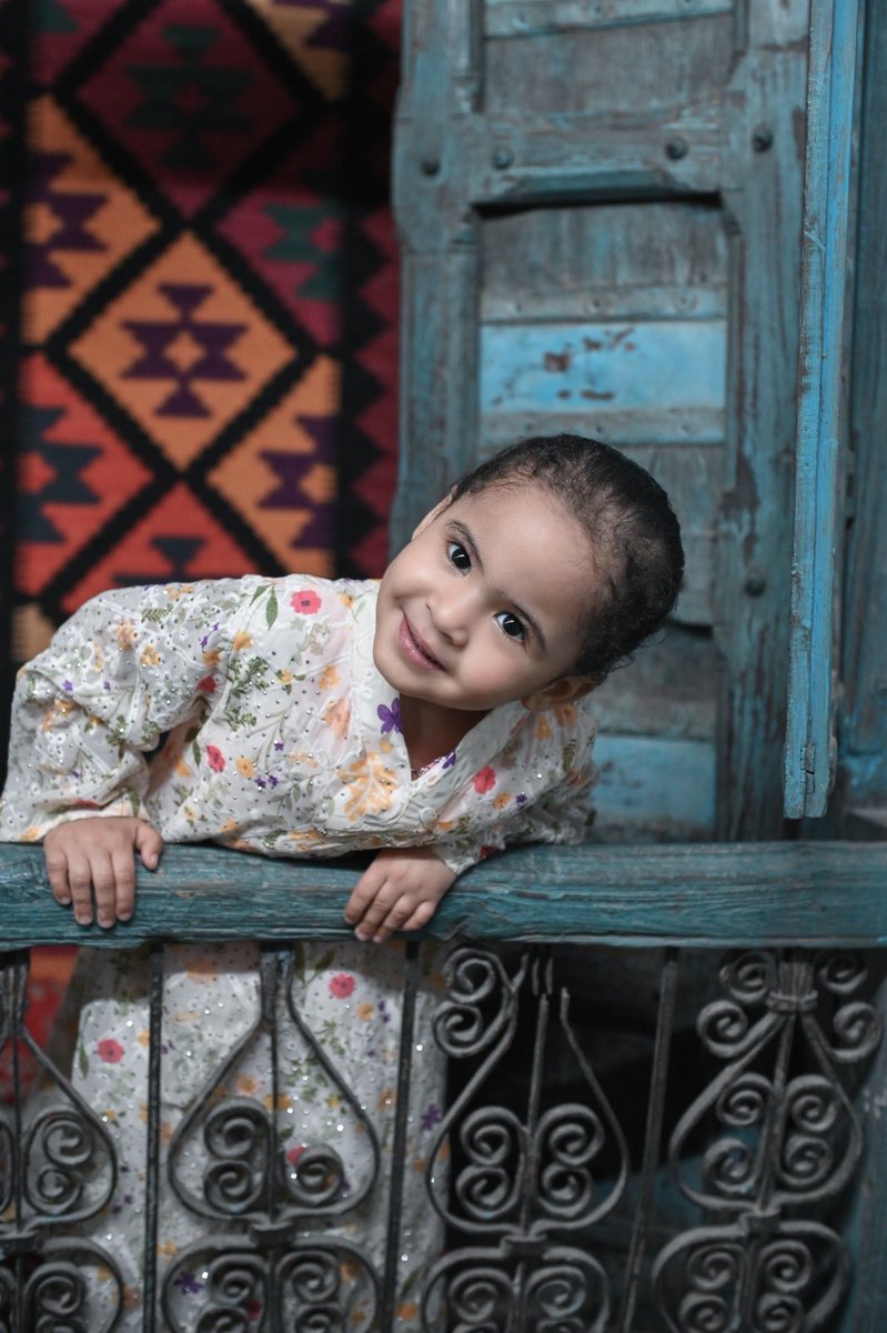 عُيونك هي سبب الضحكه ، عُيونك هي  بداية الحُب ، عُيونك هي كل الحياة 💙