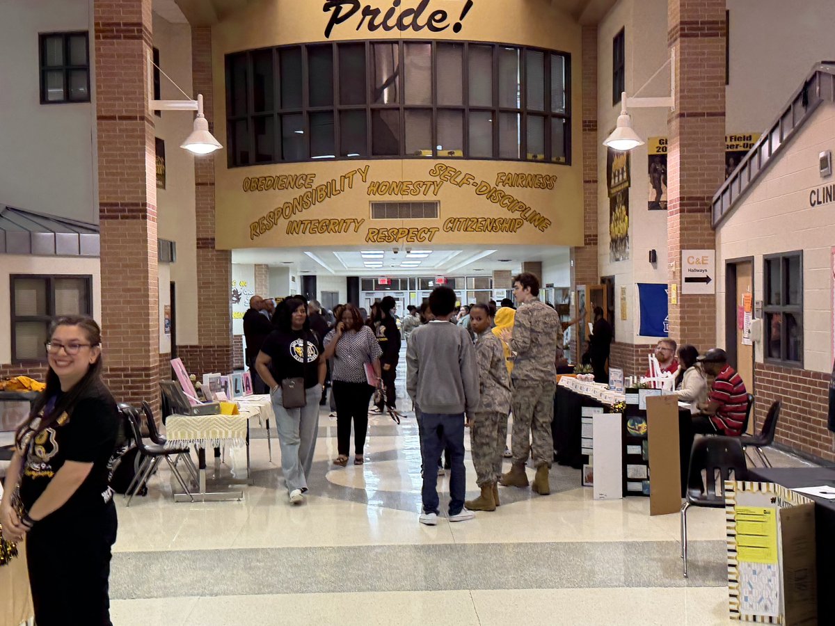 DrSanders9's tweet photo. Spring Open House 2026 ๐ #buffpride๐๐ค https://t.co/xHY7HfScZ6