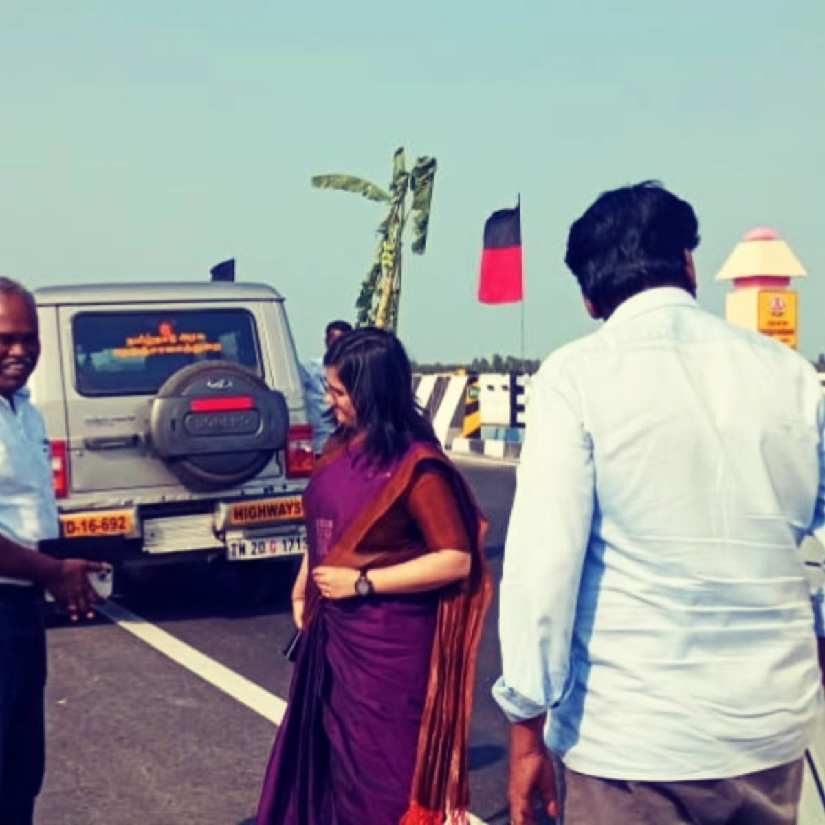 செய்யாறு ஆற்றில் ரூ.90 கோடி மதிப்பீட்டில் கட்டப்பட்ட புதிய உயர்மட்ட மேம்பாலம் மற்றும் 4 வழிச்சாலையை மாண்புமிகு தமிழக முதல்வர் அவர்கள் திறந்து வைத்தார். மாண்புமிகு செய்யாறு MLA அவர்களுடன் இணைந்து இப்பாலத்தை மக்கள் பயன்பாட்டிற்குத் தொடங்கி வைத்ததில் மகிழ்ச்சி.

#Cheyyar
