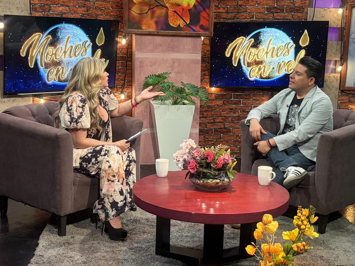 Imágenes de <a href="/AranzaOficial/">Aranza</a> con su invitado Tony Mendoza (Comediante) en el programa #NochesEnVela por <a href="/MexiquenseTV/">Mexiquense</a>