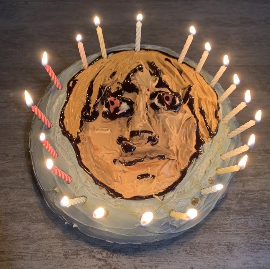 fizzymisery's tweet photo. @sammgull i too had a fucked up leon kennedy cake https://t.co/Jx4tkguLv3