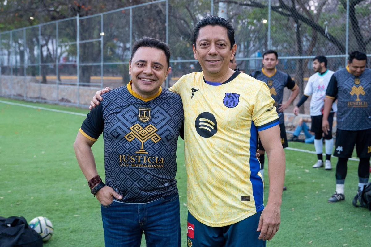 Postal para la posteridad. Descanse. Es fin de semana largo. Al Tiempo.