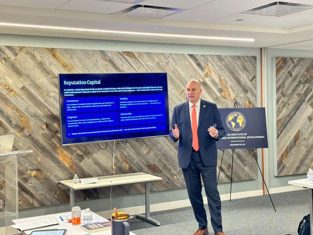 Manuel Oancia tweet media