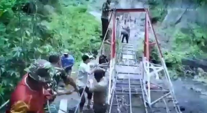 GERAK CEPAT UNTUK NEGERI Bapak Presiden meresmikan secara serempak pembangunan 218 jembatan di desa2 dan daerah yg butuhkan
<a href="/YandriSusanto/">Yandri Susanto</a> 
<a href="/KemensetnegRI/">Sekretariat Negara</a> 
<a href="/bpsdmkemendesa/">Bpsdm Kemendesa</a>
#TerimakasihBpakPresiden
#GerakCepatUntukNegeri
#JembatanUntukRakyat
#KementerianDesaPDT
#TPPKerjaBerdampak