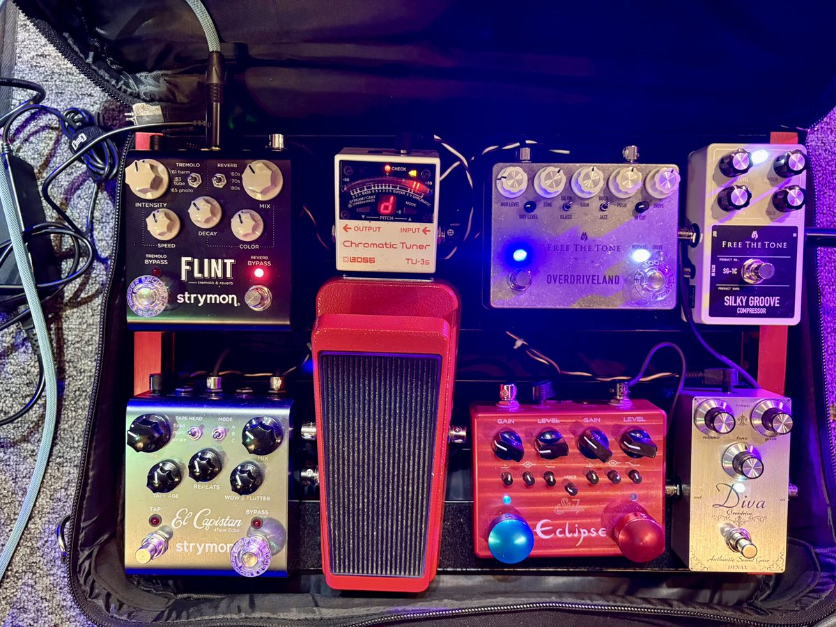 ogimaru0930's tweet photo. 本日、山手インバーハウスでライブです🎸❗️
#ライブ
#ライブハウス
#エフェクター
#エフェクターボード
#エフェクターボード2026春 https://t.co/OXcWIIPVZs