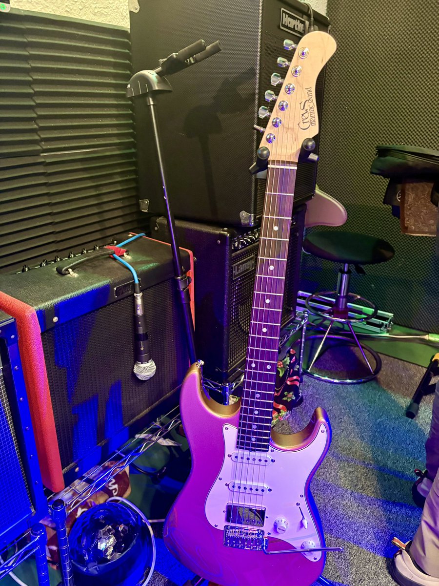 ogimaru0930's tweet photo. 本日、山手インバーハウスでライブです🎸❗️
#ライブ
#ライブハウス
#エフェクター
#エフェクターボード
#エフェクターボード2026春 https://t.co/OXcWIIPVZs